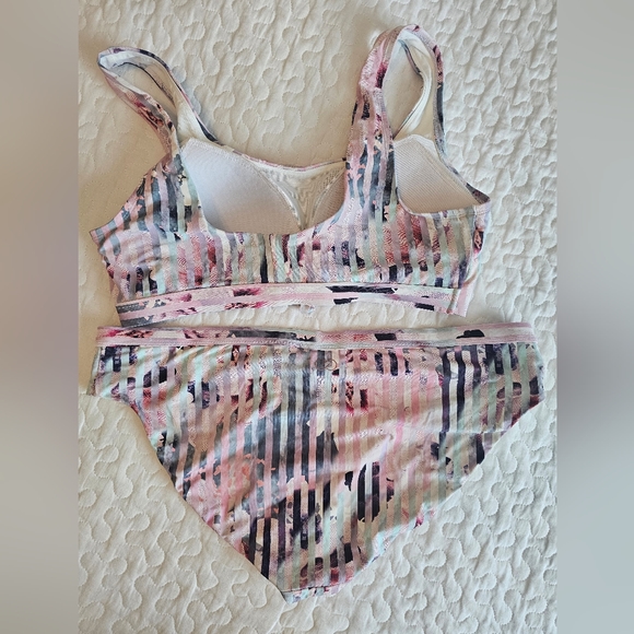 Calia by Carrie Underwood Bikini - Picture 2 of 4